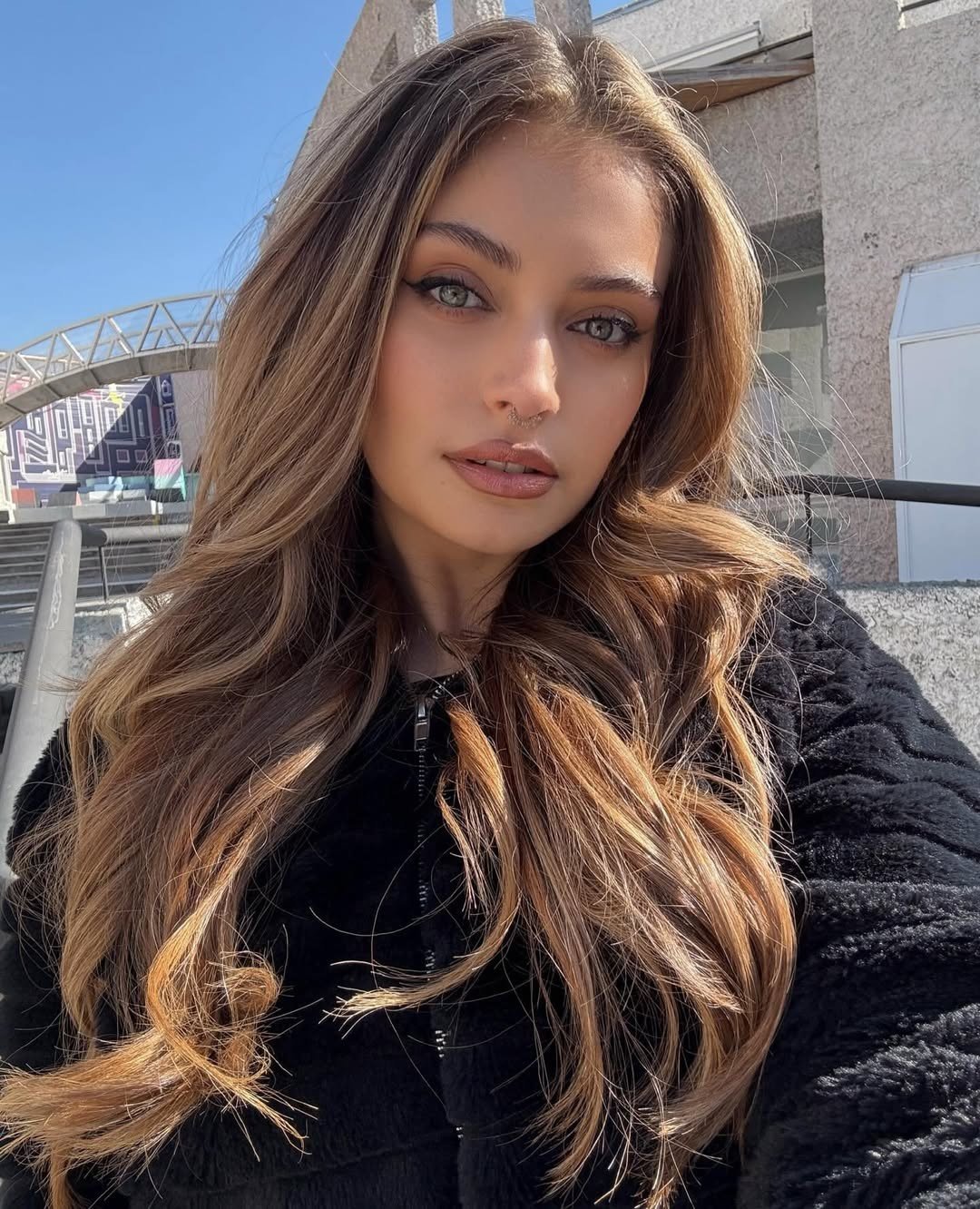 Nữ ca sĩ nhạc rock đăng quang hoa hậu - 9