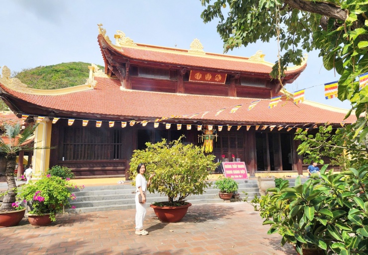 Chạy quanh Côn Đảo ngắm hoa anh đào và săn máy bay tại Bãi Đầm Trầu - 11