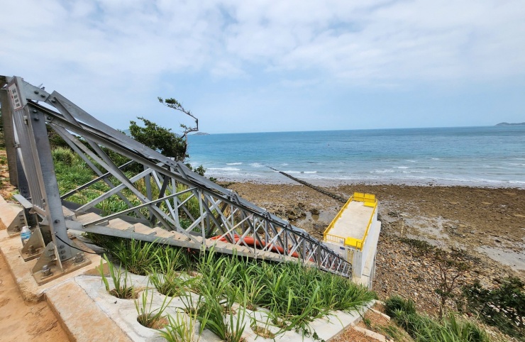 Chạy quanh Côn Đảo ngắm hoa anh đào và săn máy bay tại Bãi Đầm Trầu - 15