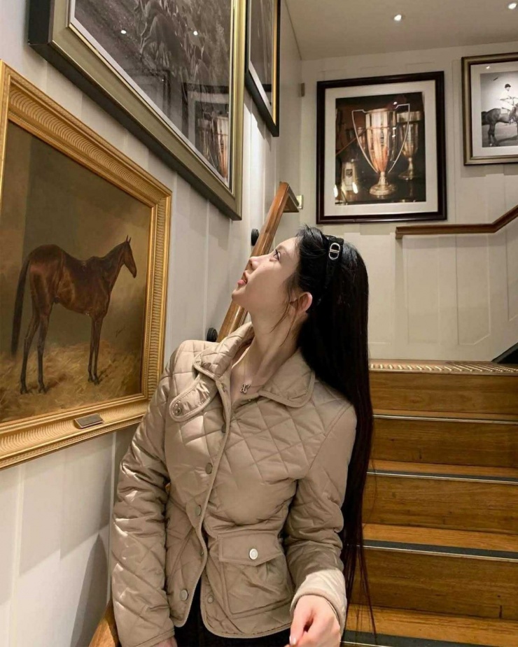 Mốt áo phao phong cách 'tiểu thư tài phiệt' - 1