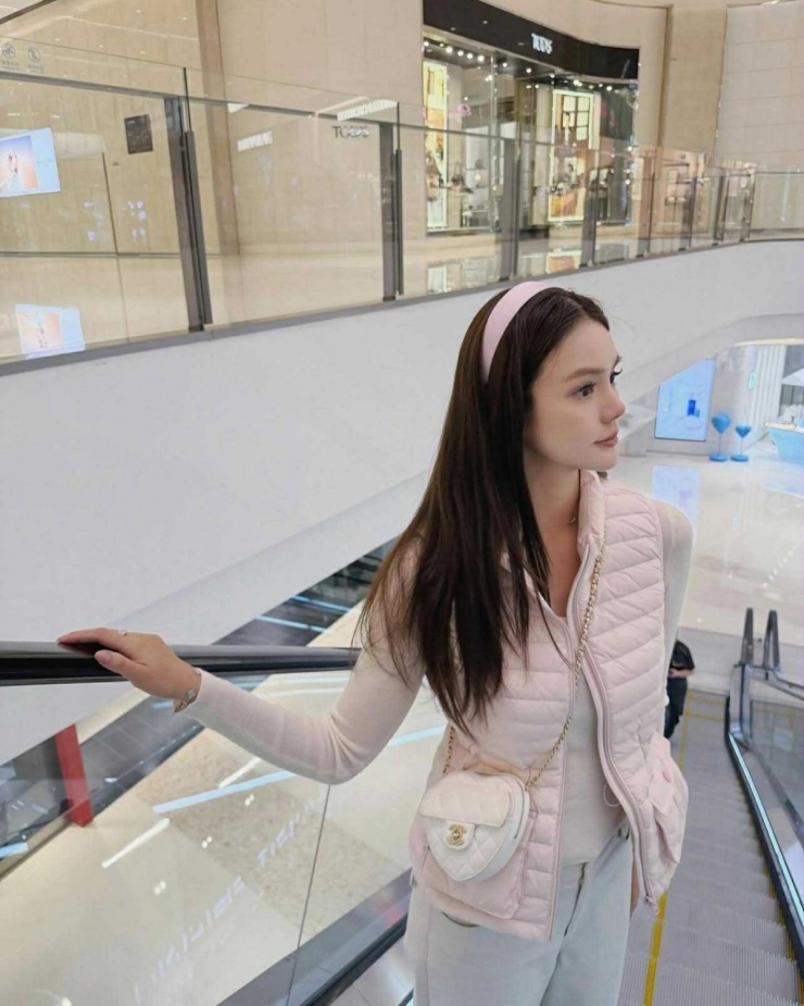 Mốt áo phao phong cách 'tiểu thư tài phiệt' - 4