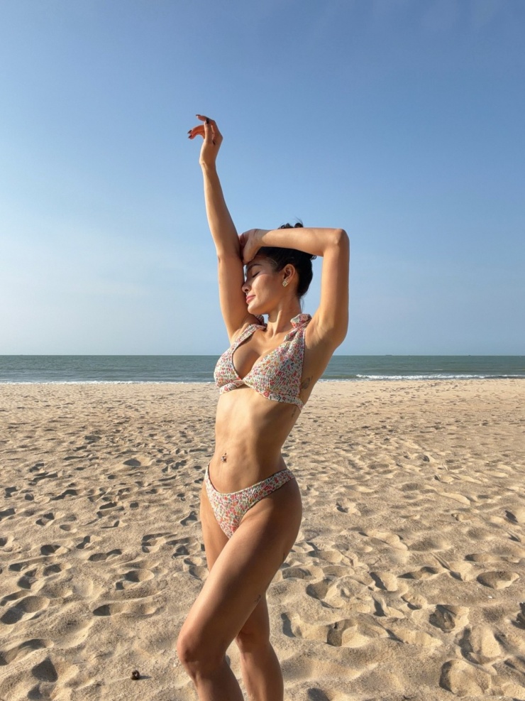 Ảnh sao 7/1: Vợ chồng tiểu thư gia tộc Sơn Kim cùng nhà Phan Thành đi Hong Kong - 9