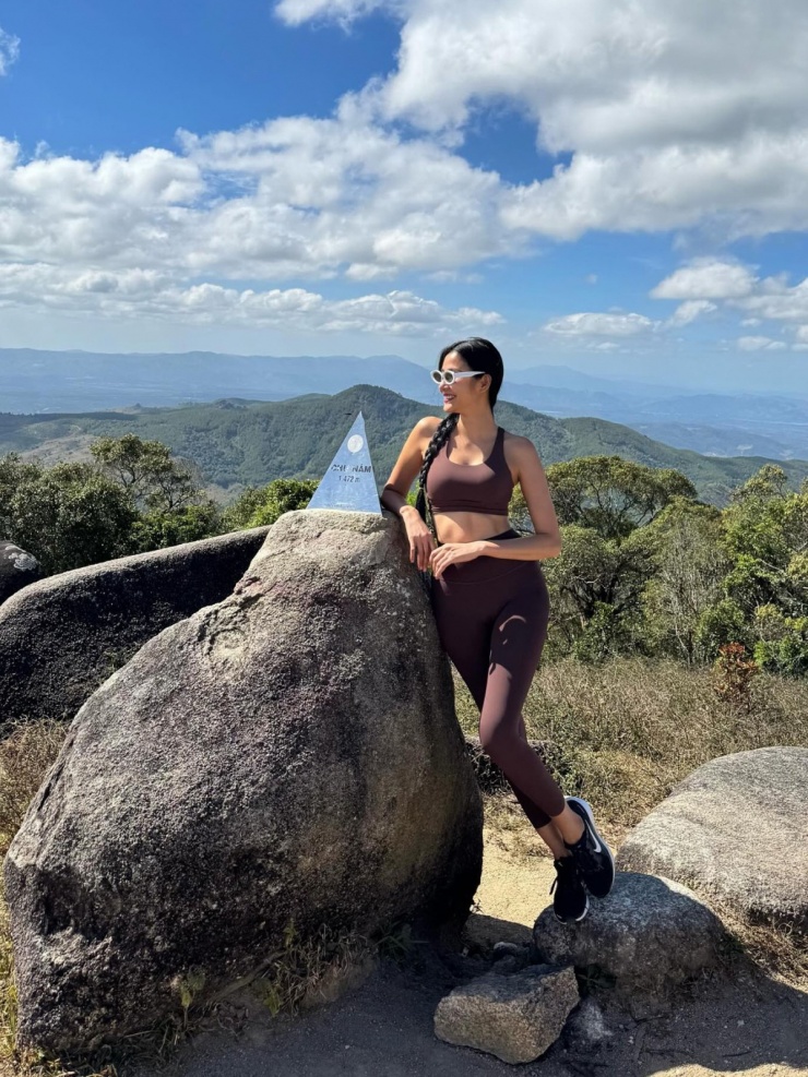 Ảnh sao 7/1: Vợ chồng tiểu thư gia tộc Sơn Kim cùng nhà Phan Thành đi Hong Kong - 7