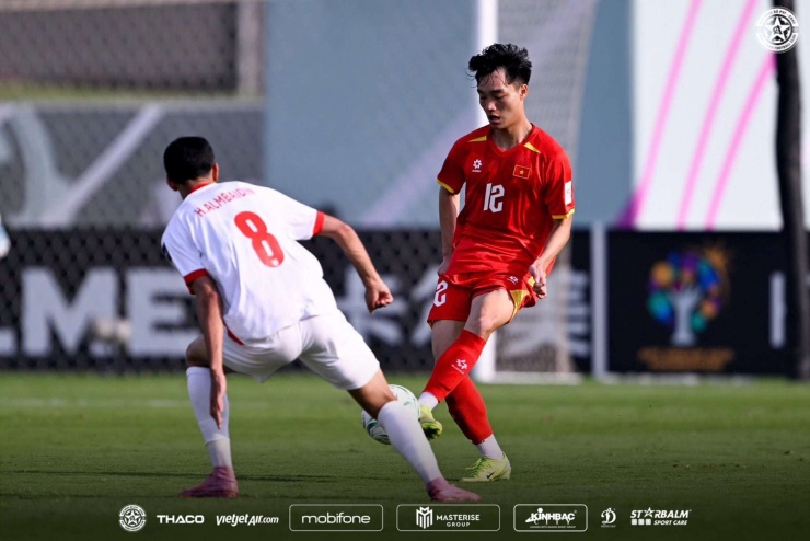 Nguyễn Xuân Bắc dính chấn thương vai trong những phút cuối trận gặp U23 Jordan. Ảnh: PVF-CAND.