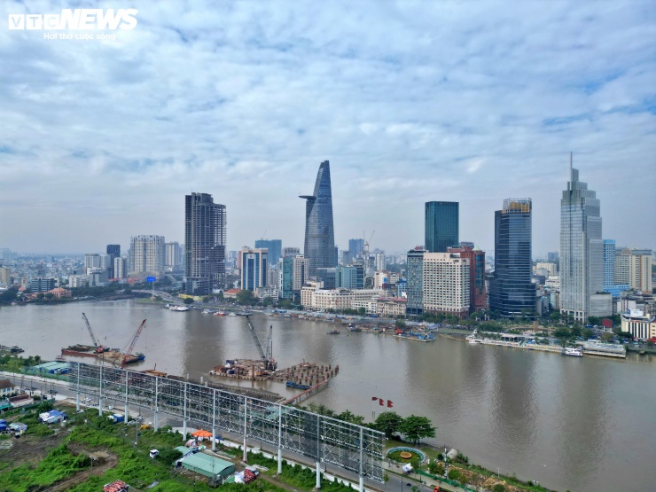 Trong suốt quá trình thi công, các đơn vị cam kết bảo đảm an toàn giao thông đường thủy, hạn chế tối đa ảnh hưởng đến sinh hoạt, vui chơi của người dân tại khu vực bến Bạch Đằng và các không gian công cộng lân cận.