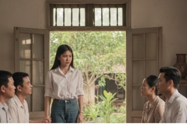 Dẫn người yêu về ra mắt, tôi "chết đứng" khi gặp đối tượng bố mẹ mai mối trong nhà