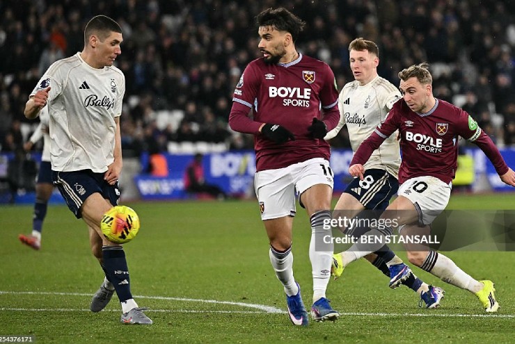 Kết quả bóng đá West Ham - Nottingham Forest: Phản lưới & penalty ở "chung kết ngược" (Ngoại hạng Anh)