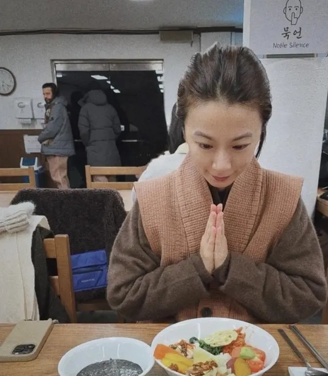 Sao châu Á 7/1: Kim Woo Bin, Shin Min Ah 'trăng mật muộn' ở Tây Ban Nha - 4