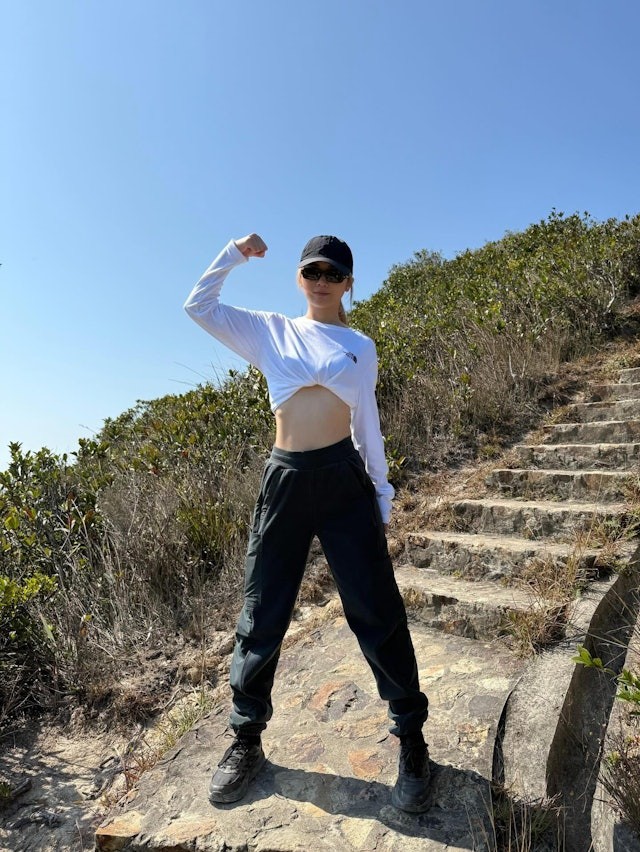 Sao châu Á 7/1: Kim Woo Bin, Shin Min Ah 'trăng mật muộn' ở Tây Ban Nha - 5