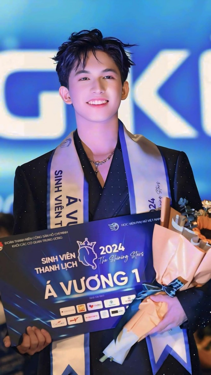 Châu Nguyễn Tùng Sơn (tên mới Châu Thanh Thanh Hà) đạt Á vương Sinh viên thanh lịch 2024. Ảnh: NVCC