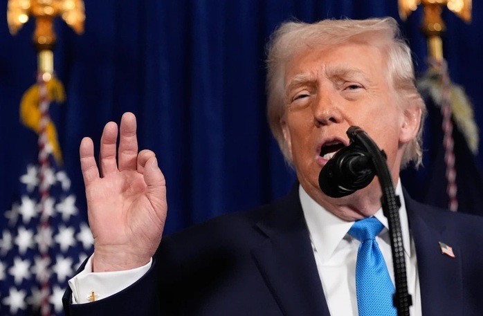 Tổng thống Mỹ Donald Trump trong cuộc họp báo tại khu nghỉ dưỡng Mar-a-Lago ở bảng Florida, ngay sau cuộc tấn công của Mỹ vào Venezuela hôm 3-1- Ảnh: AP