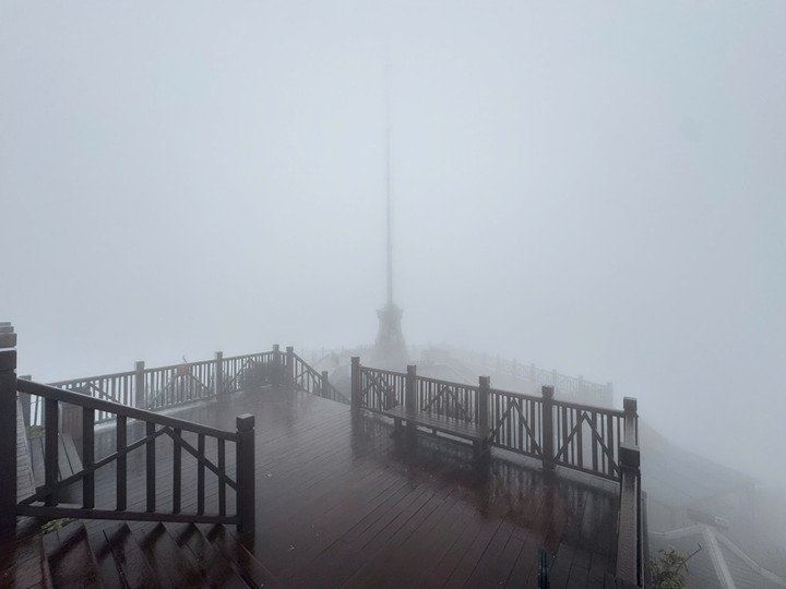 Nhiệt độ giảm xuống -3°C rạng sáng, băng giá phủ trắng đỉnh Fansipan - 6