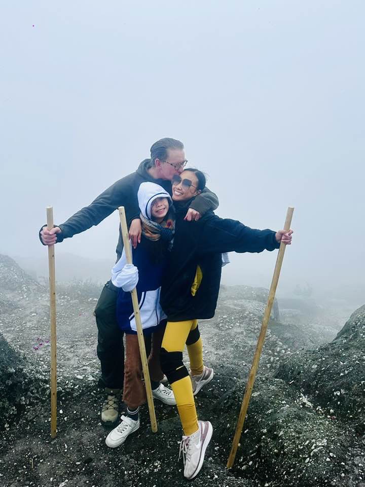 Ảnh sao 7/1: Vợ chồng tiểu thư gia tộc Sơn Kim cùng nhà Phan Thành đi Hong Kong - 5