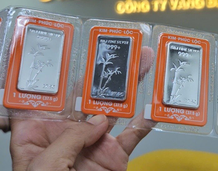 Giá bạc tăng tiếp