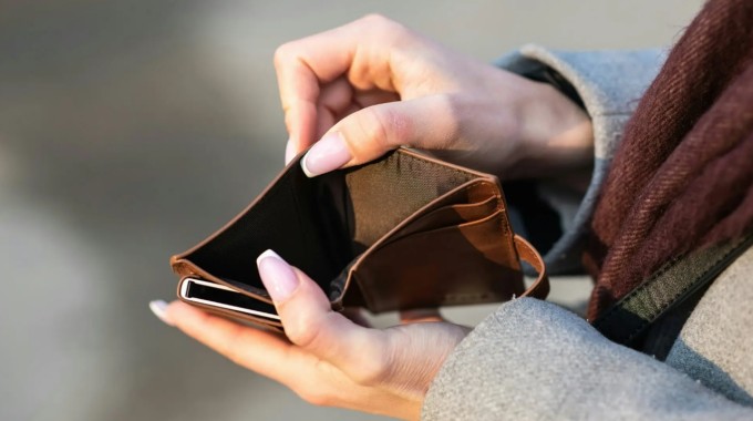 7 thói quen tưởng tiết kiệm nhưng khiến bạn nghèo đi - 1