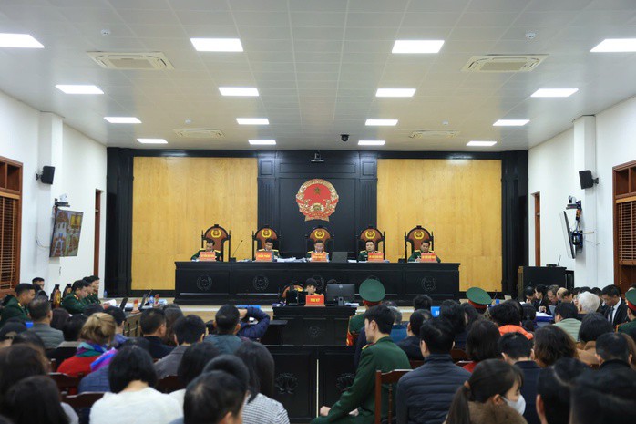 Toàn cảnh phiên toà