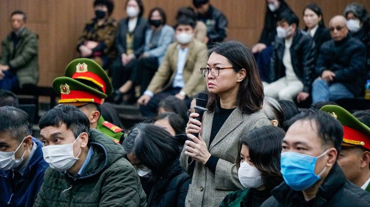 Cựu Cục trưởng Trần Việt Nga tại toà.