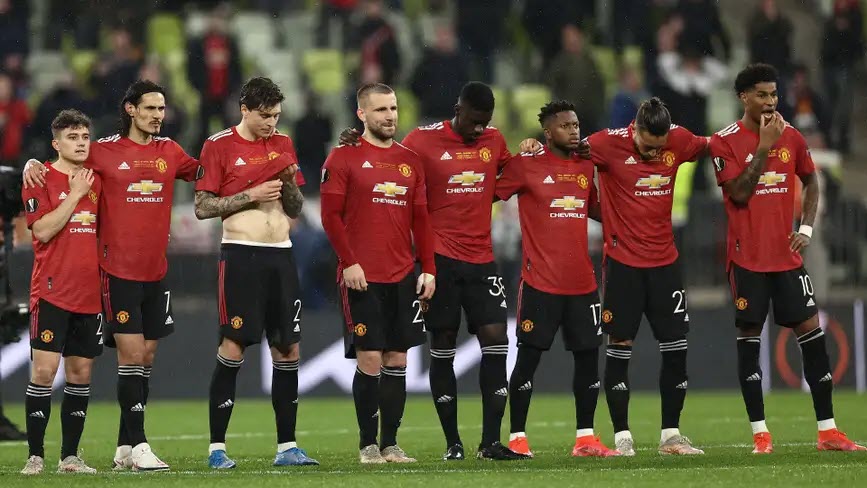 MU mất 100 phút trong trận chung kết Europa League 2021 để thay người lần đầu, và rồi thua Villarreal trong loạt luân lưu