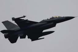 Đài Loan (Trung Quốc): Phi công lái F-16 bỏ máy bay, nhảy dù xuống biển