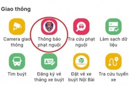CSGT hướng dẫn người dân nộp phạt vi phạm giao thông qua ứng dụng iHanoi