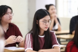 Giữa làn sóng 'quay lưng', nhiều đại học vẫn mở cửa xét học bạ năm 2026