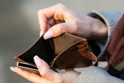 7 thói quen tưởng tiết kiệm nhưng khiến bạn nghèo đi