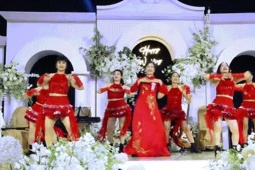 Quà độc lạ bố mẹ dành tặng cô dâu trong ngày cưới ‘gây bão’ mạng 2025