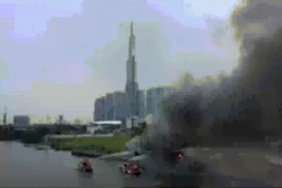 Cháy du thuyền trên sông Sài Gòn