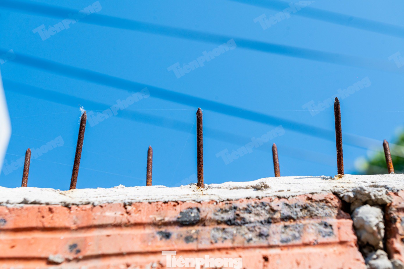 'Đột nhập' Trung tâm công tác xã hội có học viên tử vong: Ngổn ngang gậy và thuốc sát trùng vết thương - 5