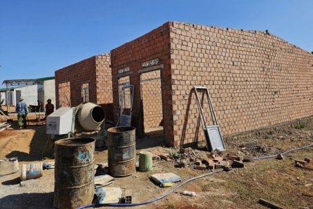 Làm rõ việc nhà đang xây cho người nghèo bị đổ sập