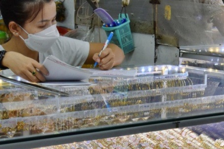 Giá vàng hôm nay 7-1: Tiếp tục đi lên