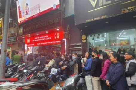 Giá vàng hôm nay mới nhất (7/1) tăng lên 159 triệu/lượng: Nhà vàng "bất ngờ" bán không giới hạn, 12 ngày sau nhận hàng