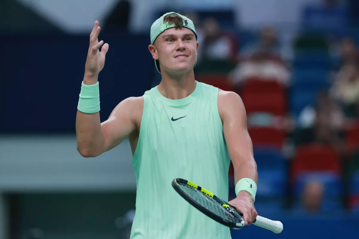 Rune không bình luận về vụ việc mà chỉ tập trung cho sự nghiệp quần vợt