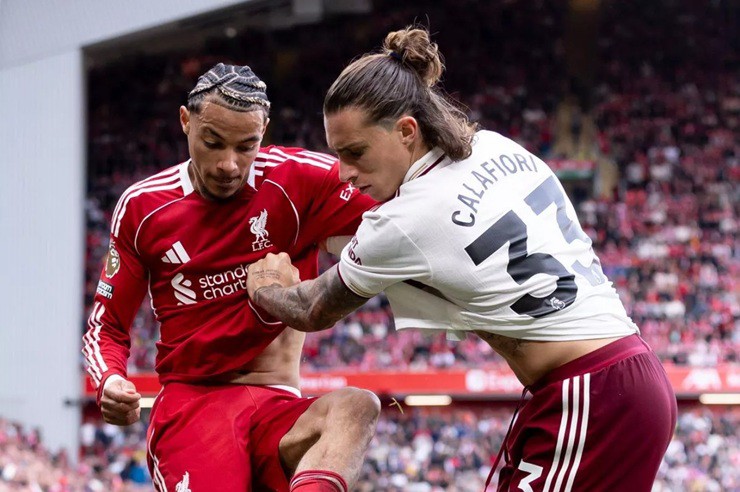 Calafiori của Arsenal&nbsp;chấn thương, trong khi Ekitike bên phía Liverpool&nbsp;bỏ ngỏ khả năng ra sân