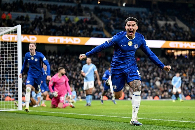 Chelsea may mắn gỡ hoà nhờ bàn thắng phút bù giờ của Enzo Fernandez