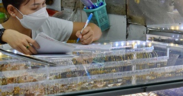 Giá vàng hôm nay 7-1: Tiếp tục đi lên