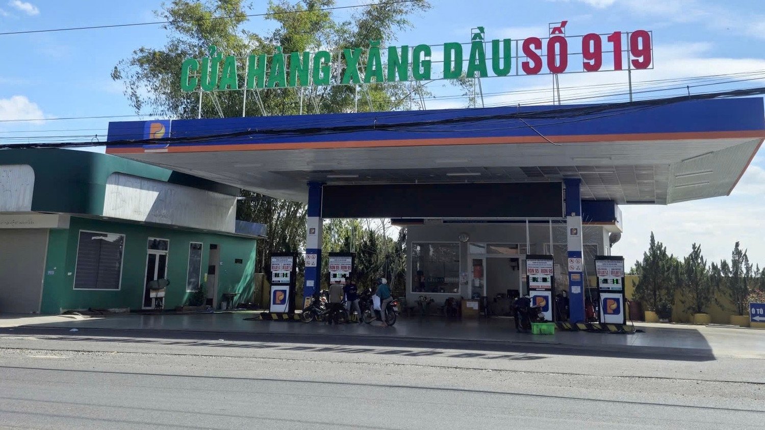 Cửa hàng xăng dầu 919 nằm trên đường Trần Phú, phường B’Lao.