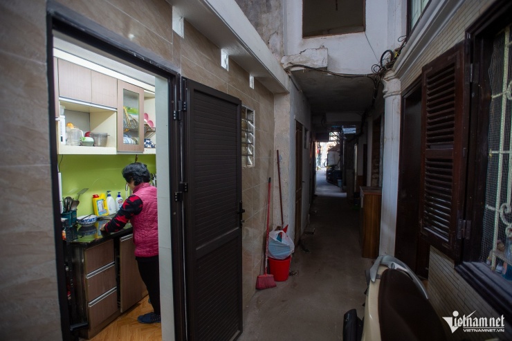 Cận cảnh phá dỡ dãy nhà khu 'đất vàng' bên hồ Hoàn Kiếm - 3