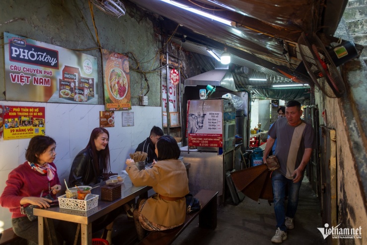 Cận cảnh phá dỡ dãy nhà khu 'đất vàng' bên hồ Hoàn Kiếm - 7