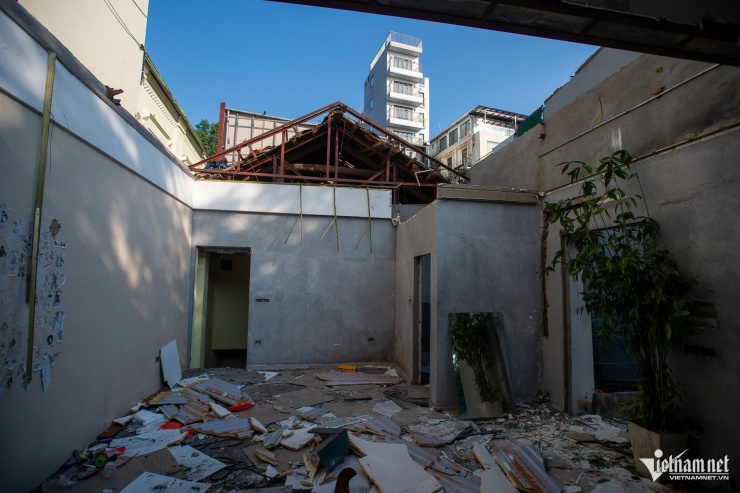 Cận cảnh phá dỡ dãy nhà khu 'đất vàng' bên hồ Hoàn Kiếm - 9