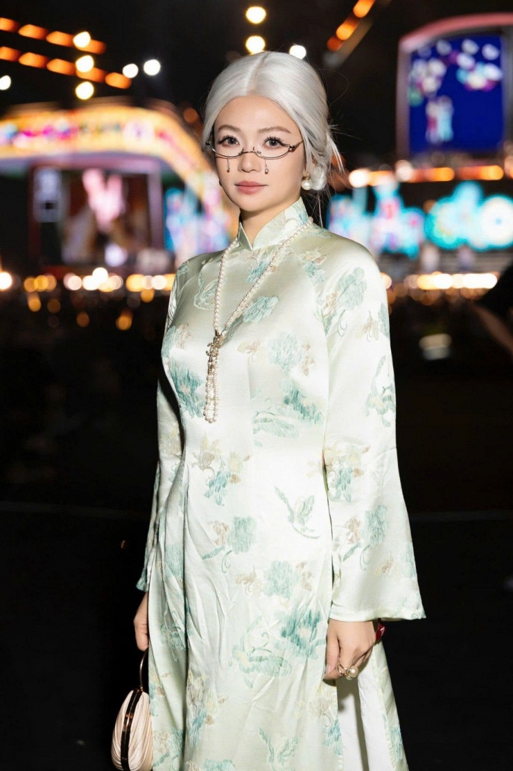 Ở tuổi 44, NSƯT Kiều Anh giữ được vẻ đẹp mặn mà, sắc vóc cân đối cùng thần thái chín muồi. Không ồn ào đời tư, không phô trương hình ảnh, cô chọn cách xuất hiện vừa đủ, để mỗi vai diễn tự lên tiếng thay mình.