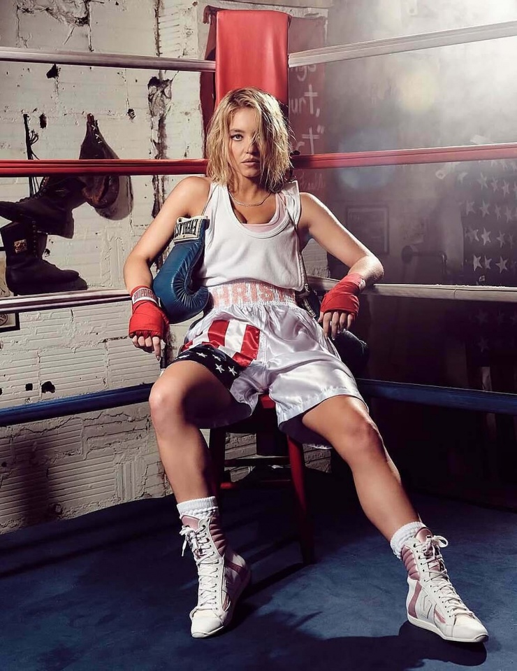 Sydney Sweeney trong bộ ảnh quảng bá phim Christy.