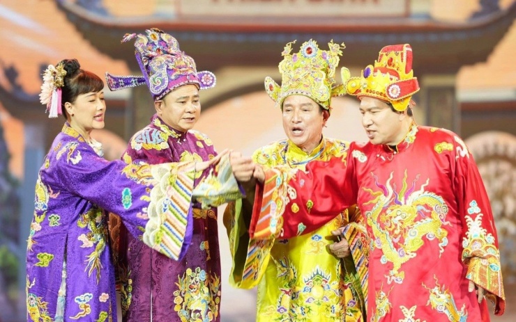 Chương trình mới thay thế Táo Quân vẫn có tiểu phẩm hài châm biếm.