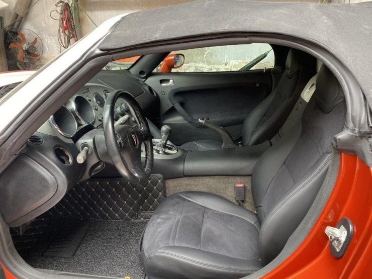 Xe thể thao Pontiac Solstice siêu hiếm bốc khói nghi ngút giữa phố cổ Hà Nội - 5