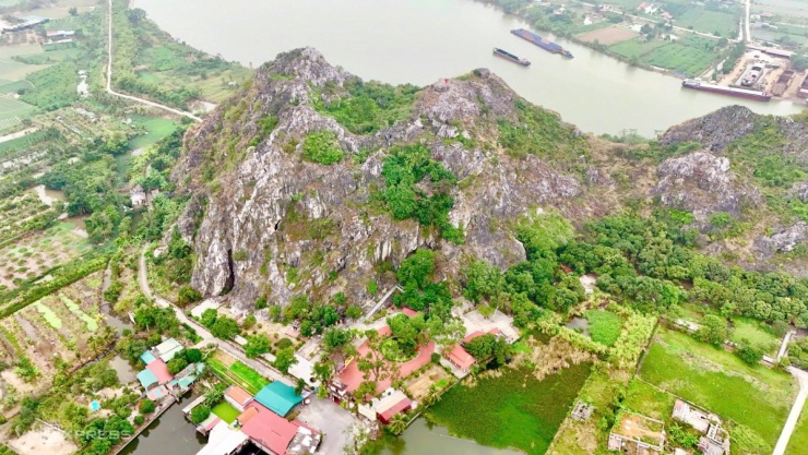 Bia ma nhai khắc trên vách đá - bảo vật quốc gia trong động Kính Chủ - 1