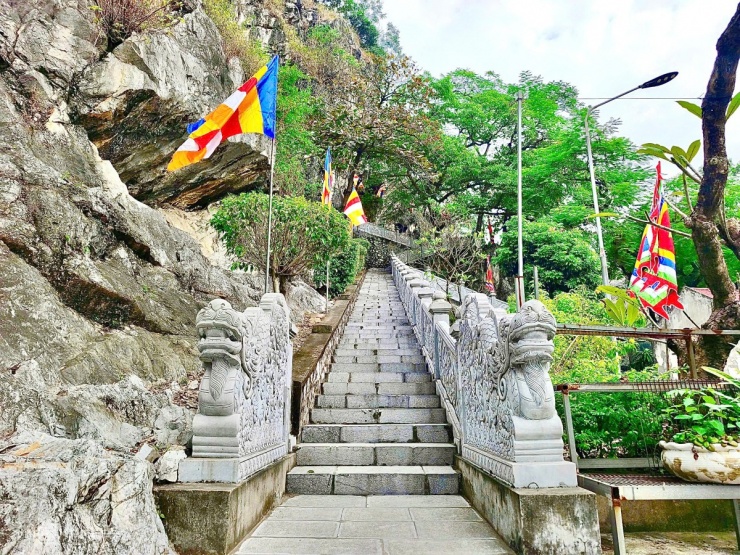 Bia ma nhai khắc trên vách đá - bảo vật quốc gia trong động Kính Chủ - 2