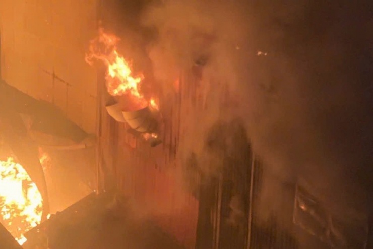 Cháy lớn tại Hà Nội, chủ nhà hoảng loạn nhảy từ tầng cao xuống - 10