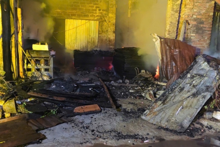 Cháy lớn tại Hà Nội, chủ nhà hoảng loạn nhảy từ tầng cao xuống - 11