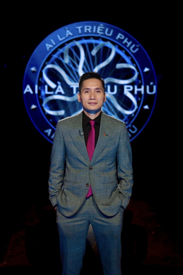 BTV Quốc Khánh khá lo lắng và áp lực khi "cầm trich" Ai là triệu phú. Ảnh: VTV