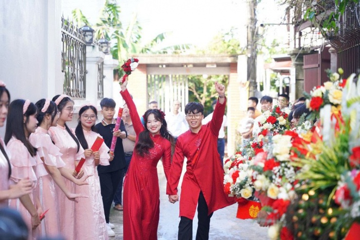 Chú rể thuận lợi đón dâu